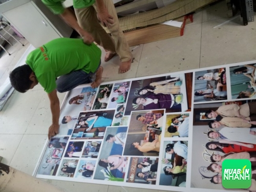 Poster dán tường từ chất liệu PP đang được gia công bởi nhân viên In Poster Quảng Cáo